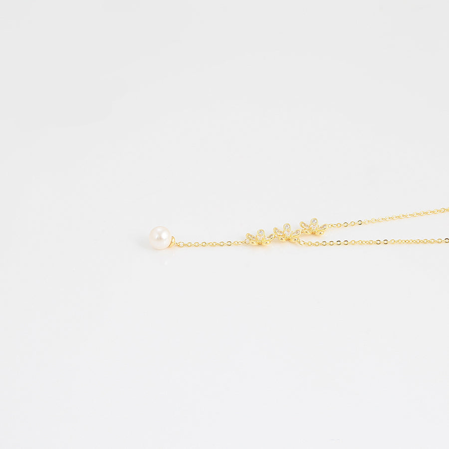 Petal Pearl Necklace